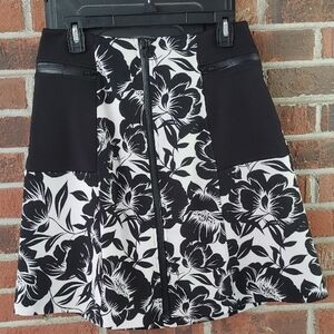 Worthington Floral Black and White A Line Skirt Size 4